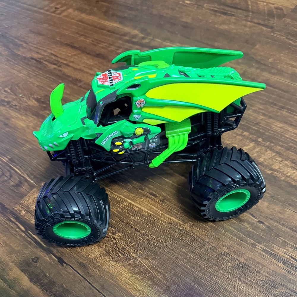 Monster jam Dragonoid 1:24